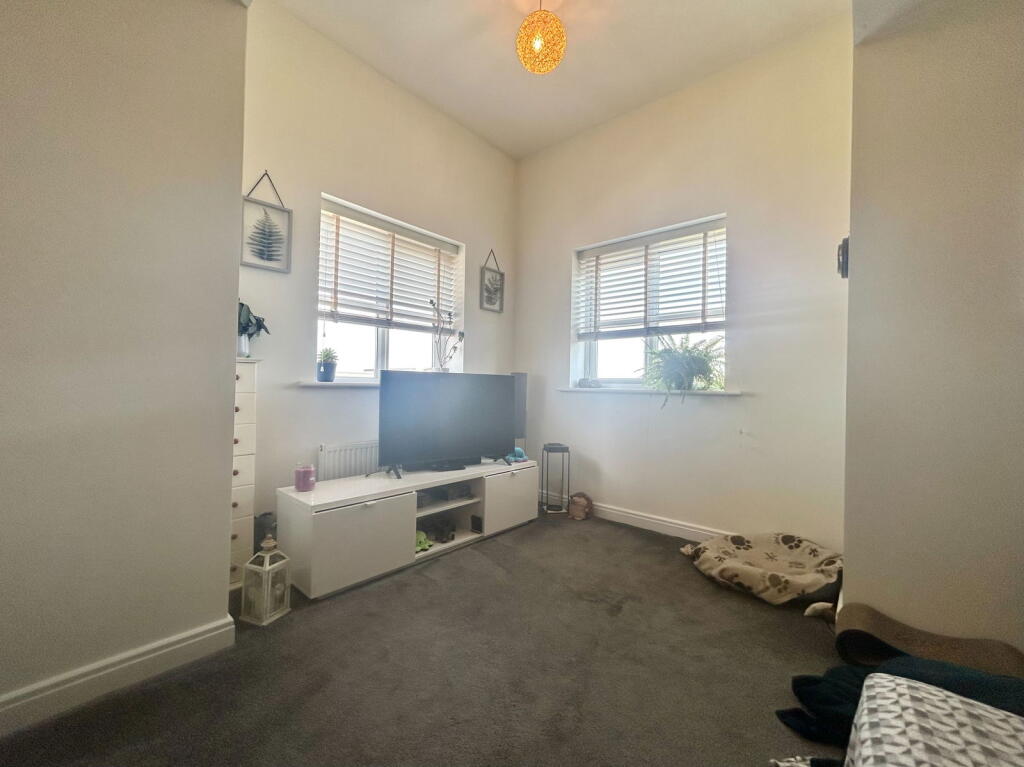 Apartment in Dudley, West Midlands - View 4