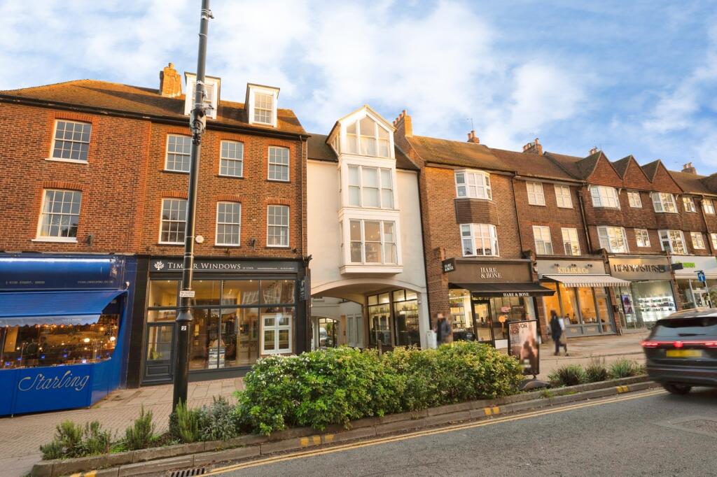 Apartment in Kingston upon Thames - View 3
