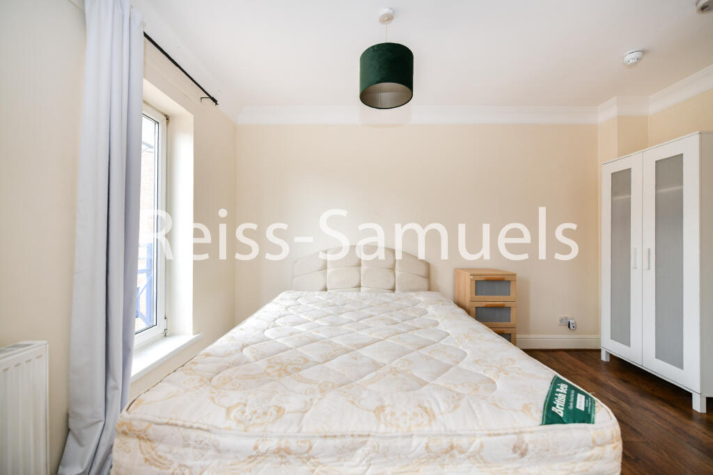 6 bedroom semi-detached house for rent