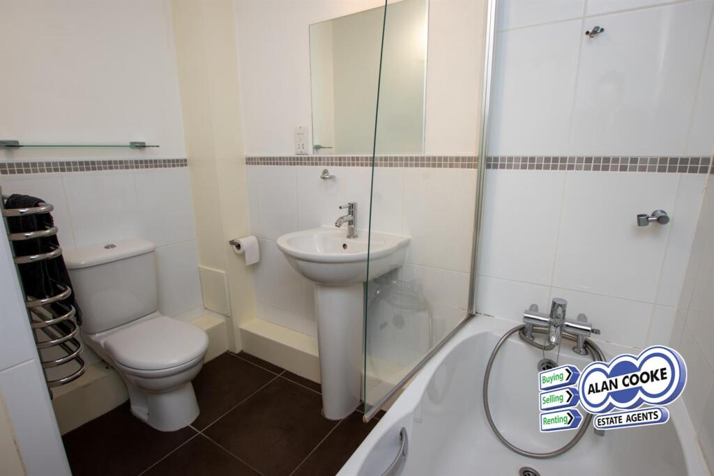 Apartment in Leeds, West Yorkshire - View 4