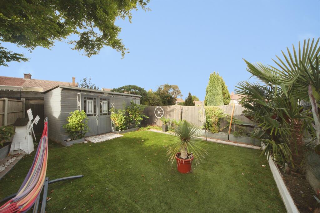 House in Dunstable, Central Bedfordshire - More