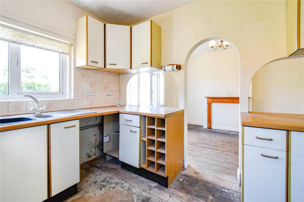 Avon Road, Devizes, Wiltshire, SN10 photo 4