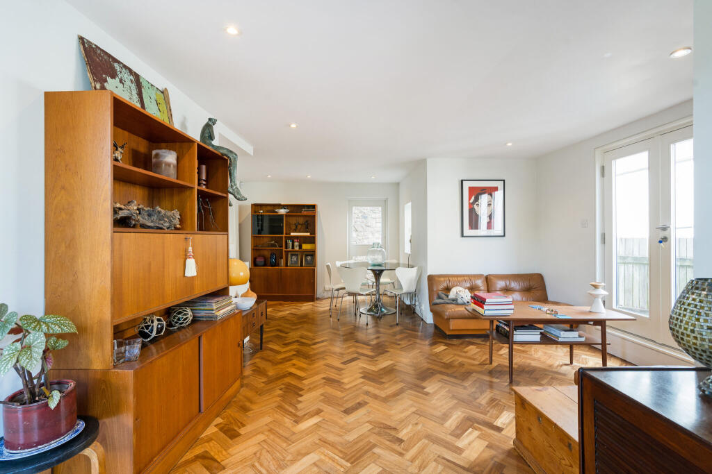 Main image of property: Gloucester Place, Bristol, BS2