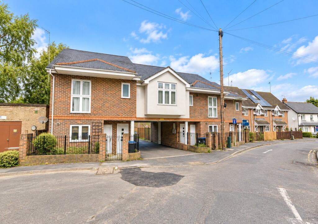 Apartment in Woking, Surrey