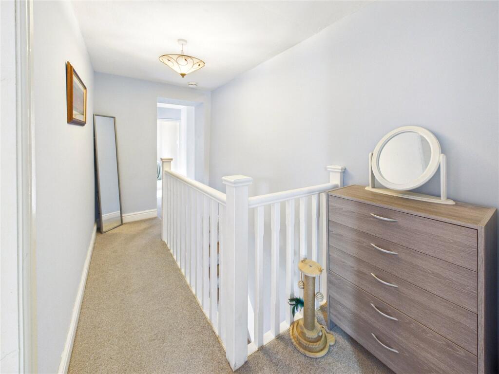 House in Narberth, Pembrokeshire - More