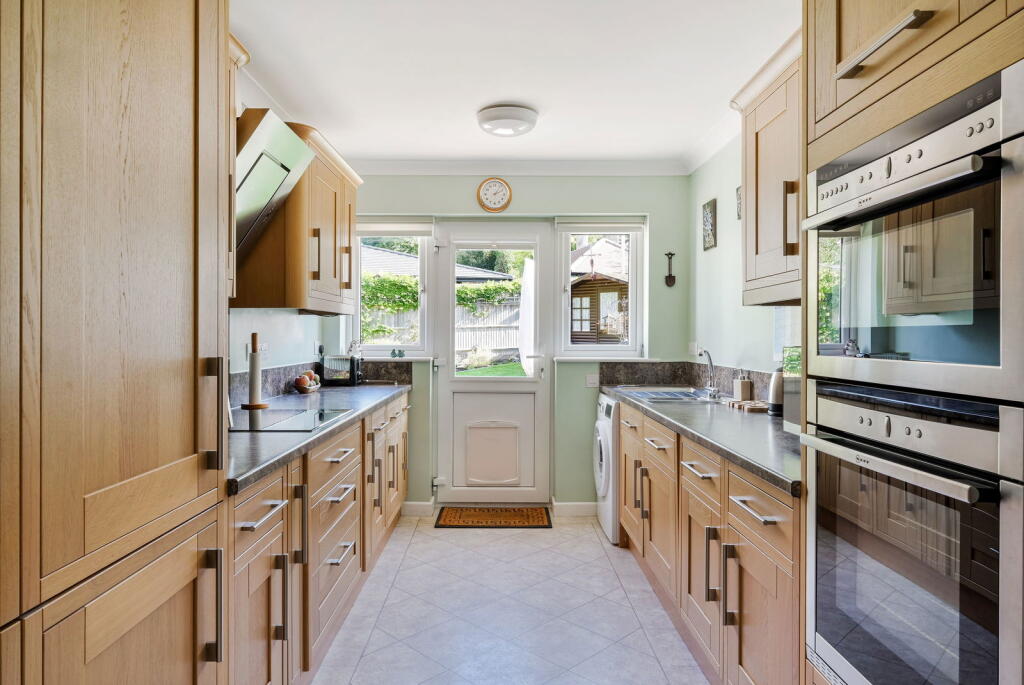 West Street, Dormansland, Lingfield, RH7 6QP - View 2
