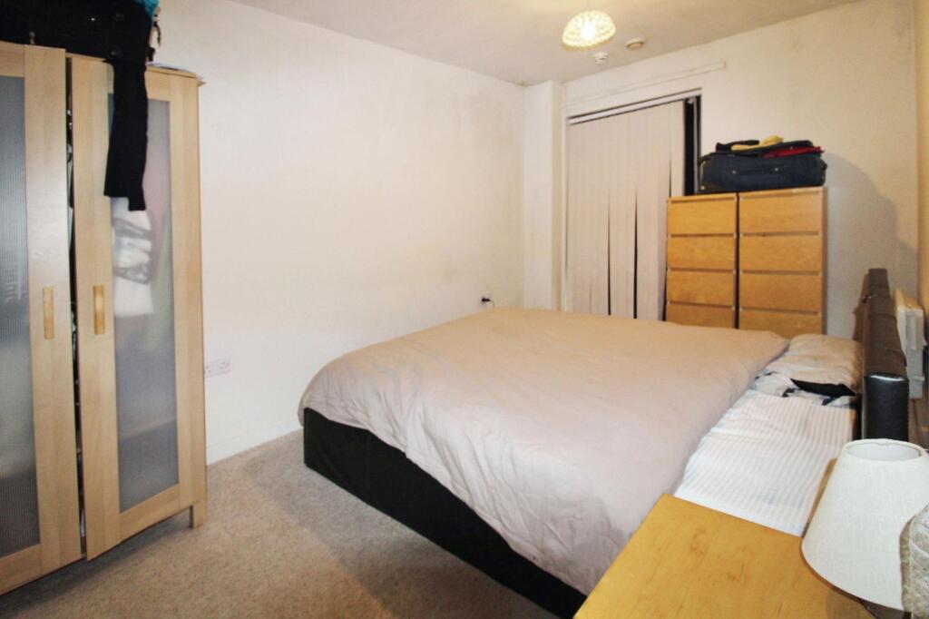 Apartment in Swindon, South Swindon - More