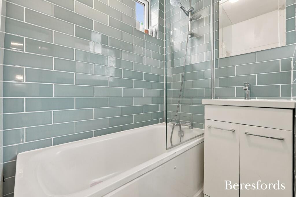 Apartment in Romford - More