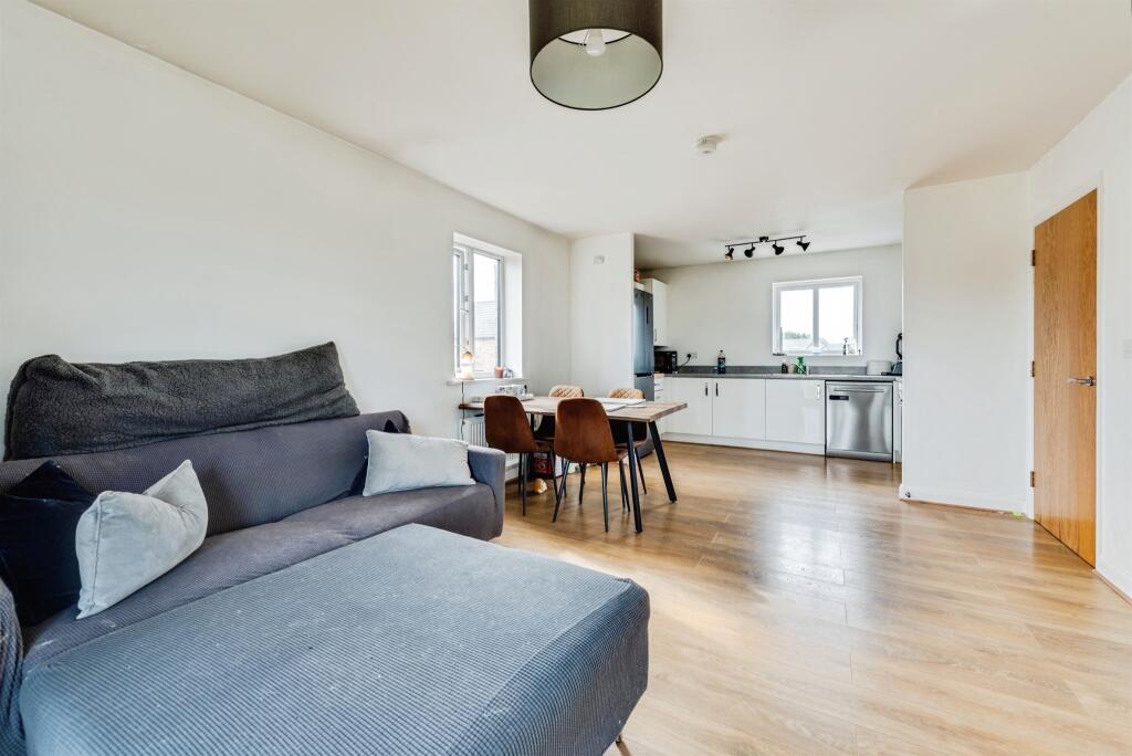 Apartment in Swindon - More