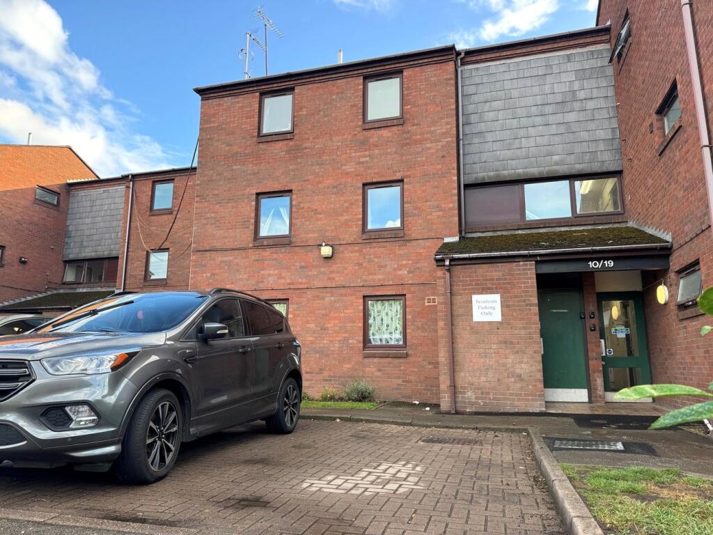 2-bed flat on Shobnall Road, Burton-on-Trent, DE14, £82,950