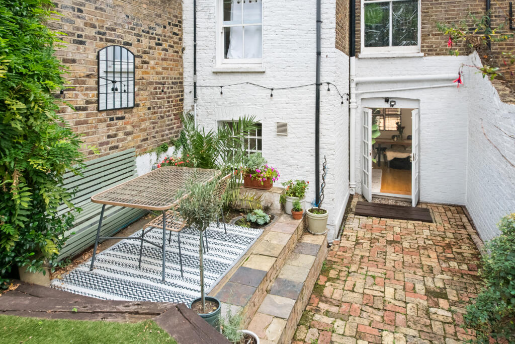 Apartment in London - View 5