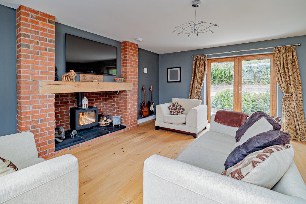 House in Shrewsbury, Montgomery - More