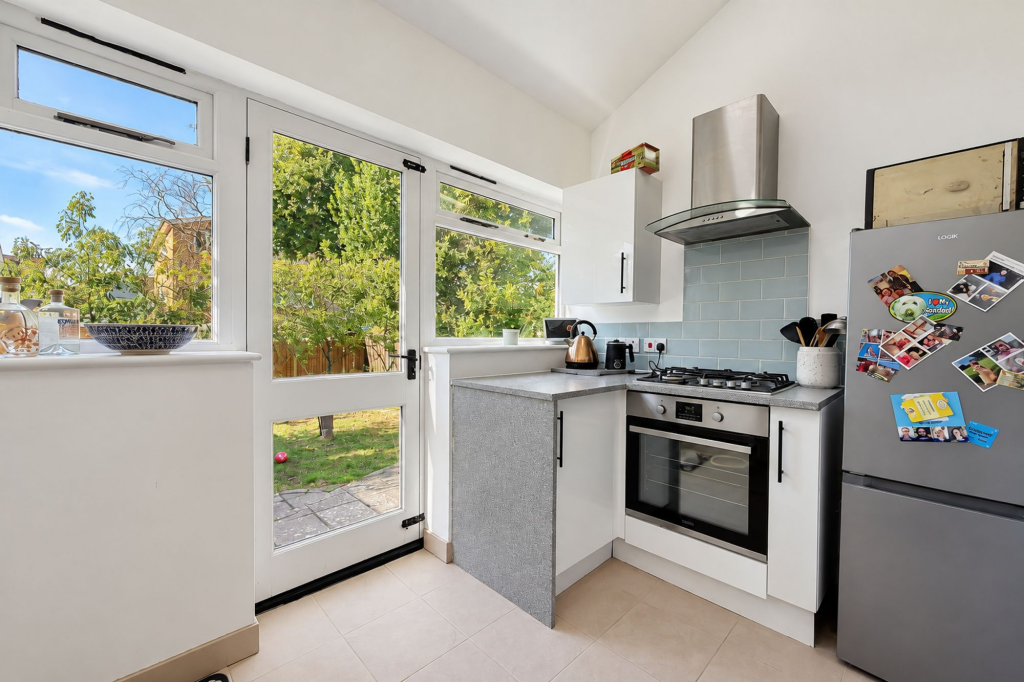 Leigham Court Drive, Leigh-On-Sea, SS9 photo 4