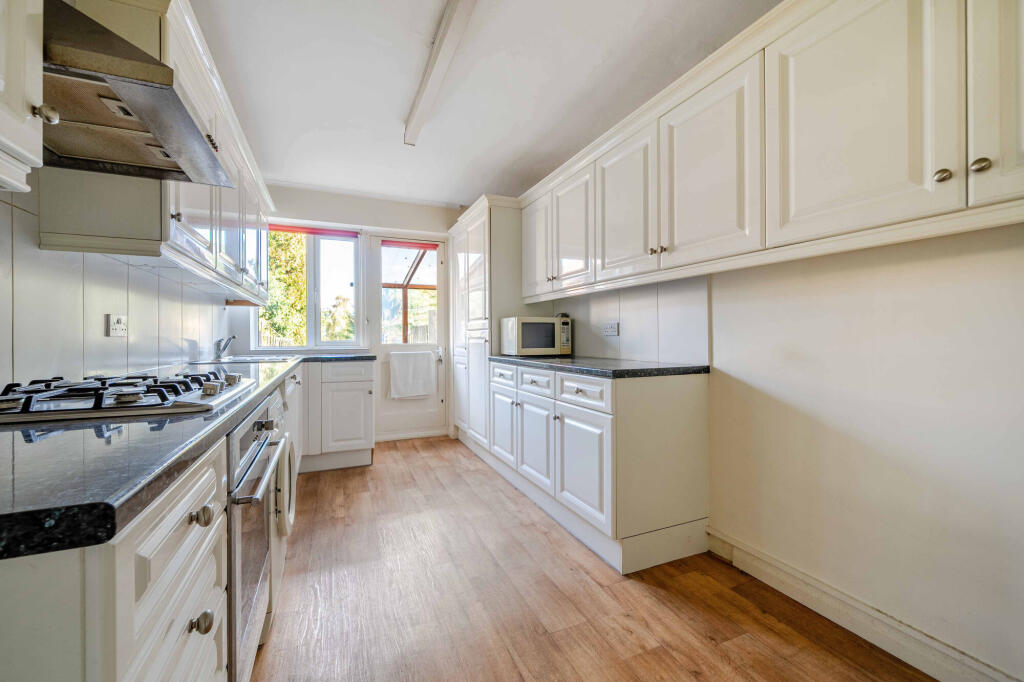 High Road, Whetstone, N20 photo 3