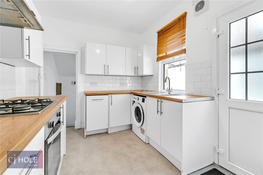 5 bedroom terraced house for rent