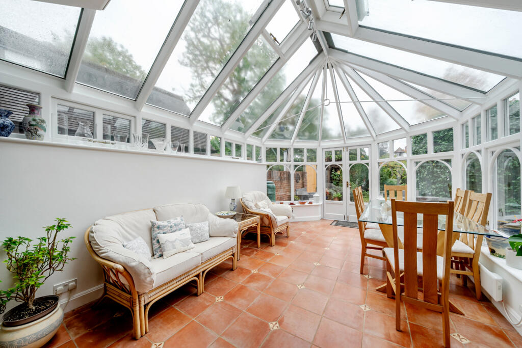 House in Kingston upon Thames - More