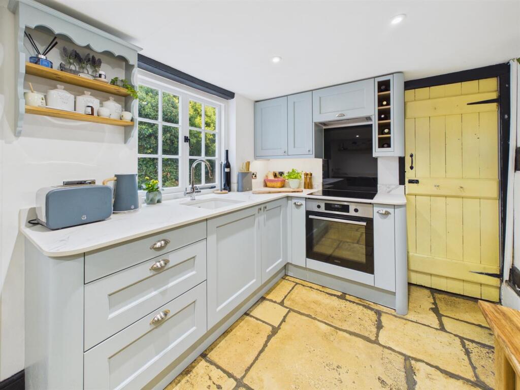 House in Gloucester - View 5