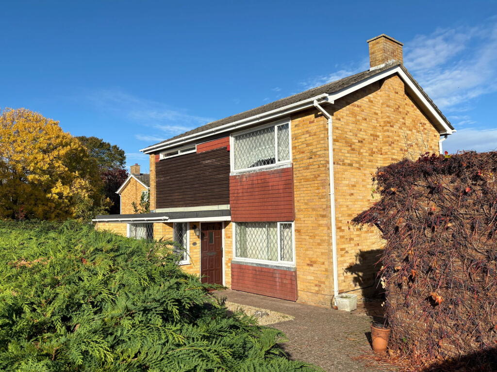 3-bed detached on Helsted Close, Alverstoke, Gosport, PO12 2RX, £399,950