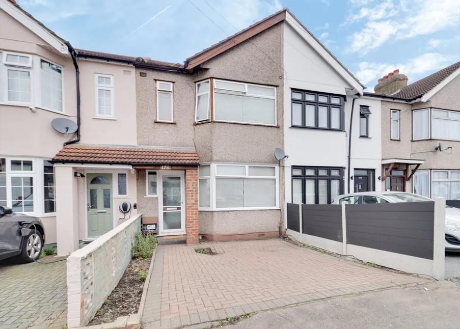 Main image of property: Upminster road South, Rainham, London, RM13 9AX