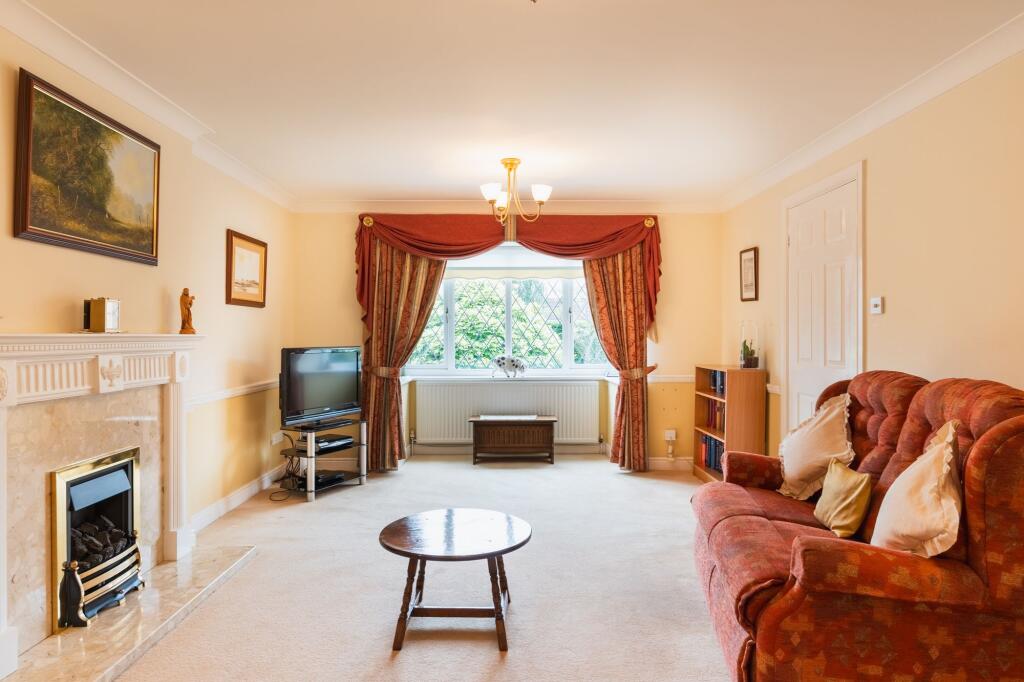 House in Chesterfield, Brookside - More