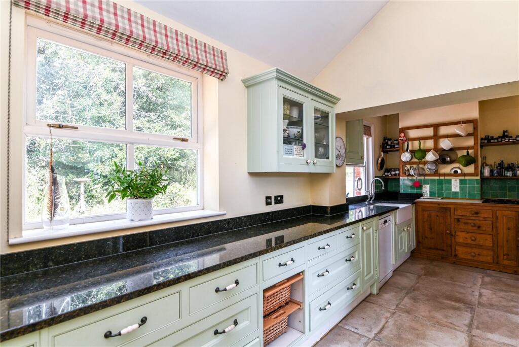 Vaggs Lane, Hordle, Lymington, Hampshire, SO41 photo 4