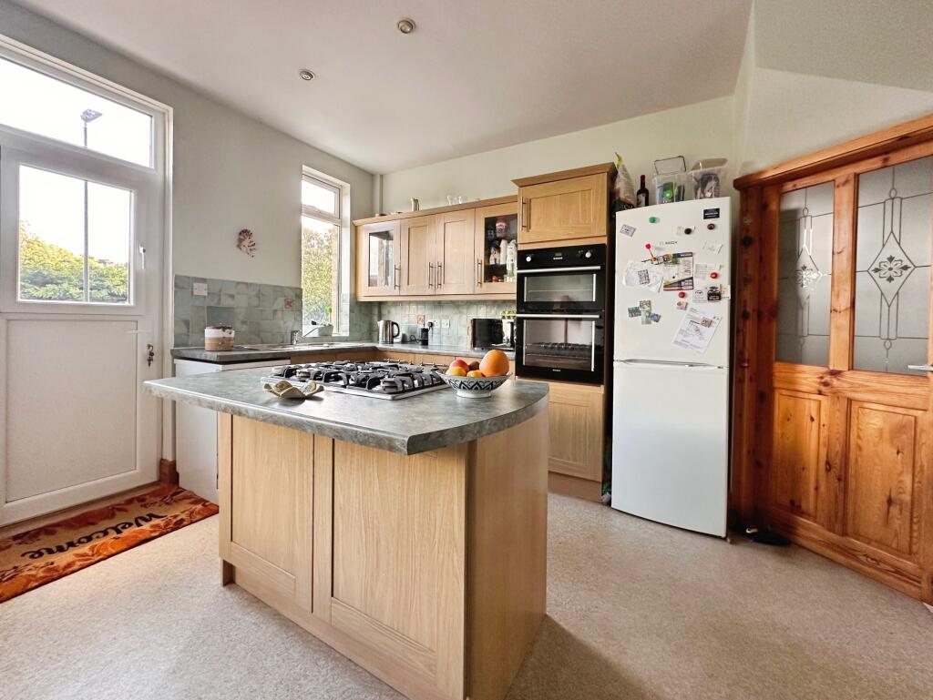 Oaklands Avenue, Leeds, LS13 photo 2