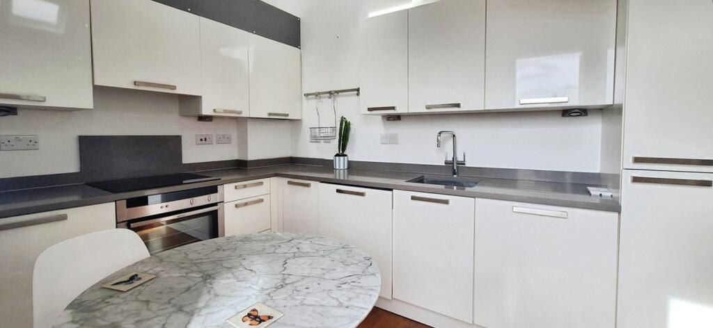 Apartment in London - View 5