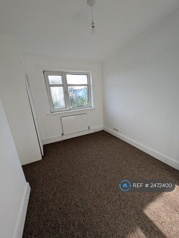 House in Romford - More