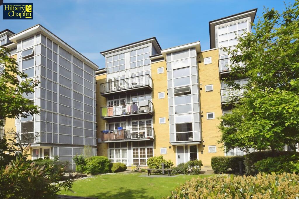 3-bed flat on Amber Court, High Street, Romford, RM1, £280,000