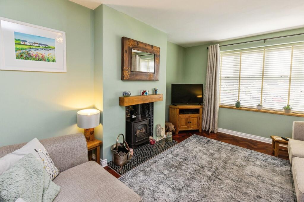 House in Llandudno, Rhosddu - More