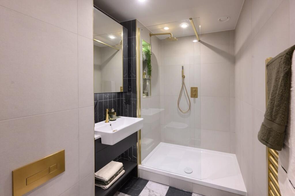 Apartment in London, Royal Borough of Greenwich - More