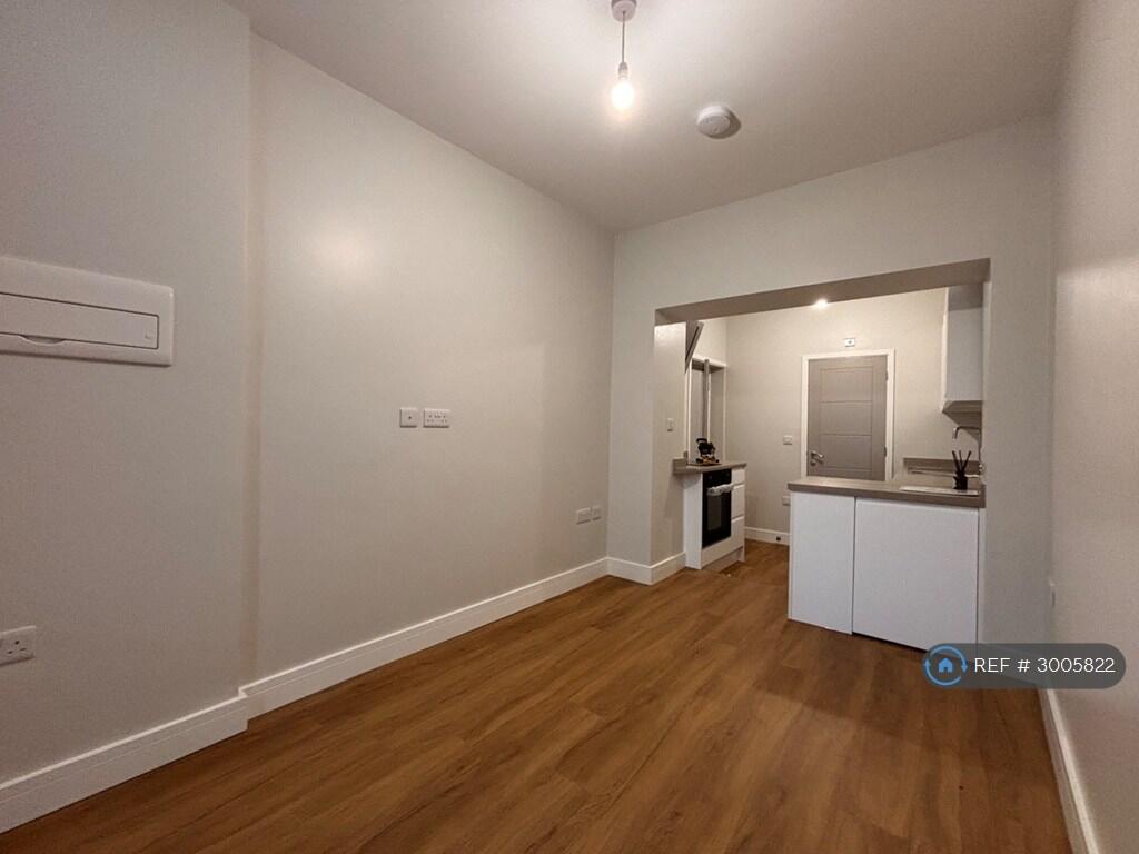 Apartment in Taunton - View 3