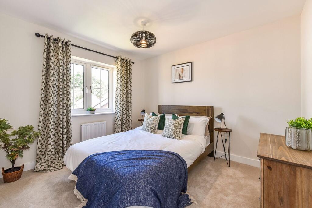 House in New Forest, Hordle - More