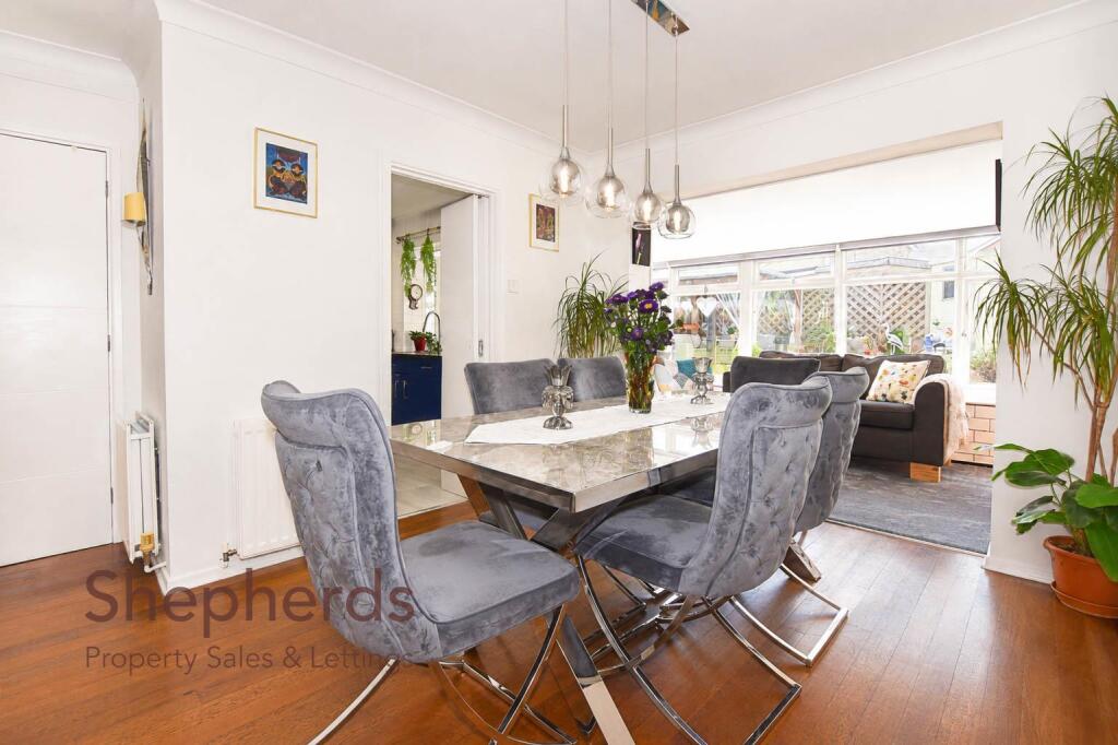 House in Broxbourne, Churchgate - More