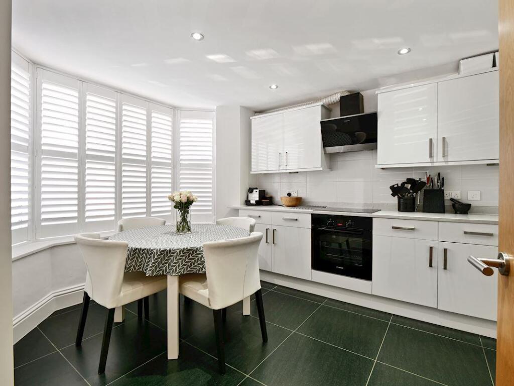 House in London - View 3