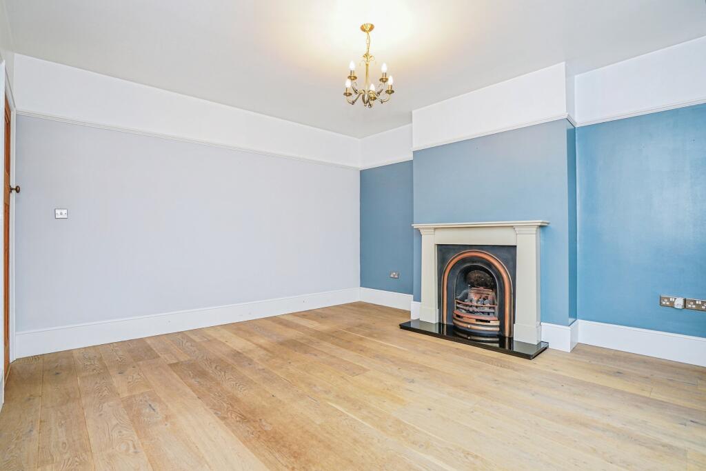 Batley Road, Alverthorpe, Wakefield, WF2 photo 3
