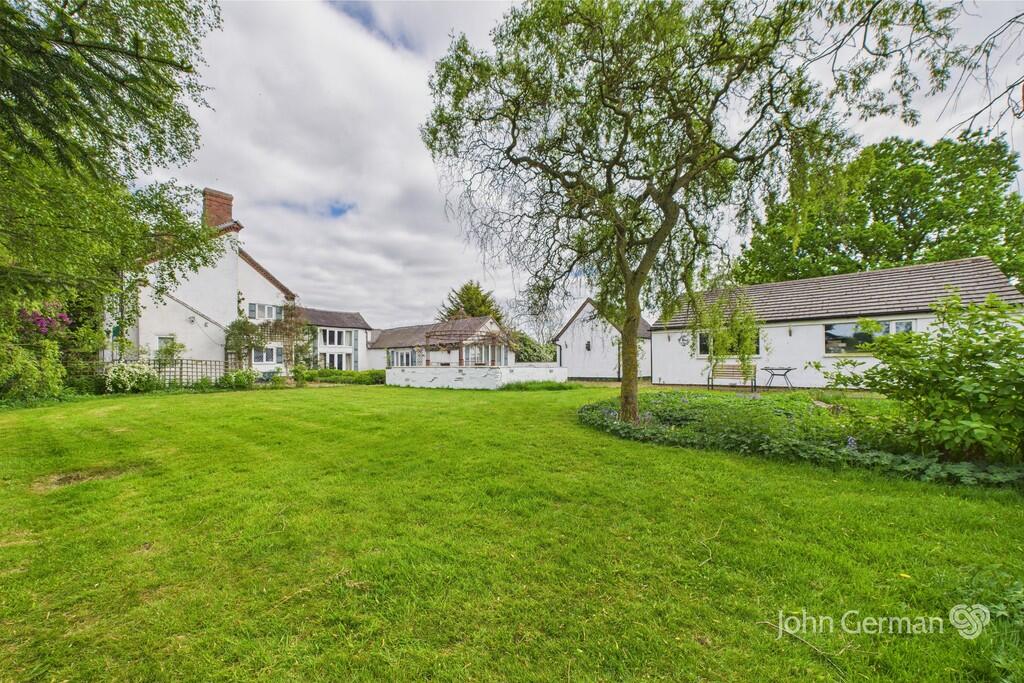 4-bed detached on Derby Road, Ashbourne, £675,000