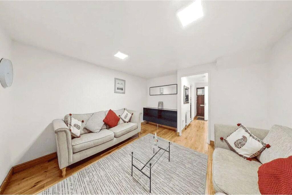 House in London - View 3