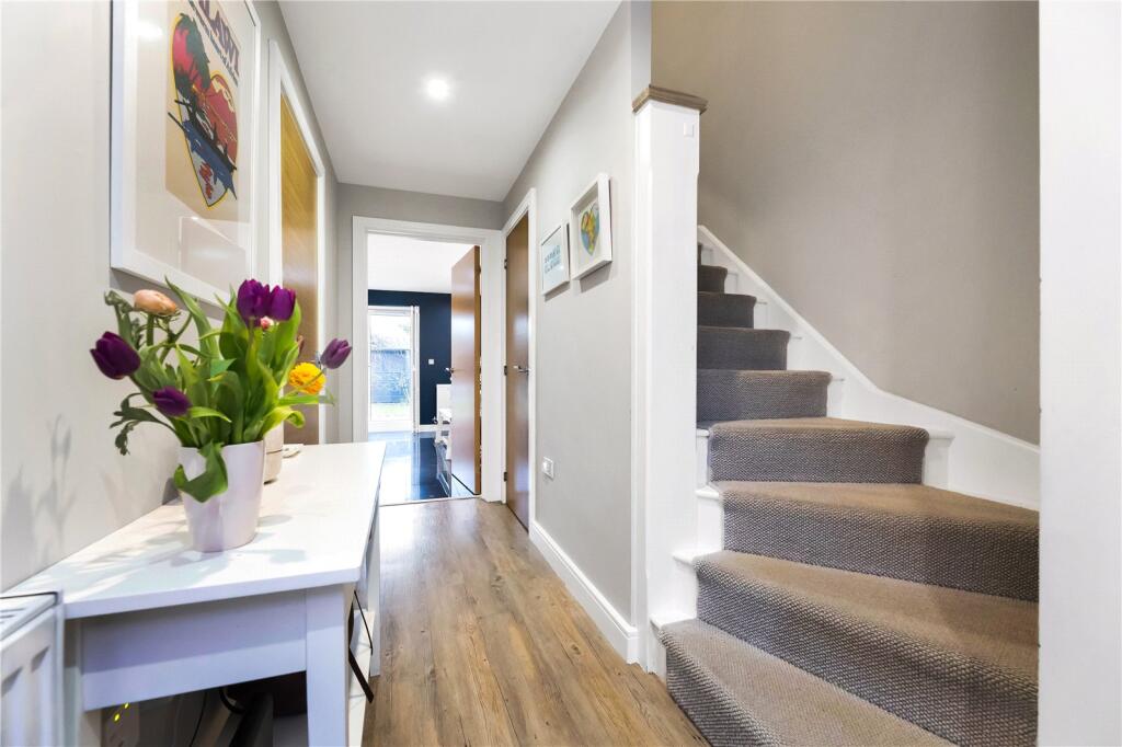 20, Neath Farm Court, Cambridge, Cambridgeshire photo 4