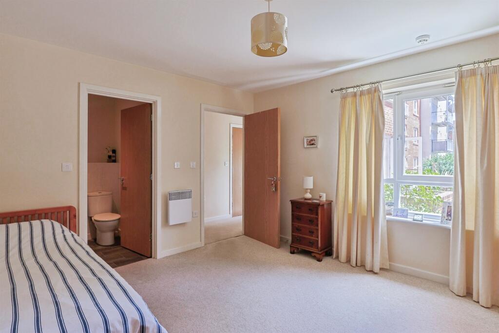 Apartment in Poole - View 5