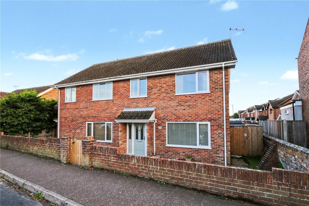 3-bed detached on Beach Road, Caister-on-Sea, Great Yarmouth, Norfolk, NR30, £260,000