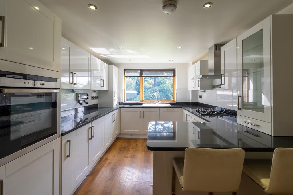 31, Whinfell Court, Sheffield photo 4