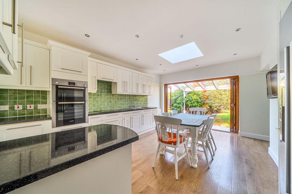 Craddocks Avenue, Ashtead, KT21 photo 2