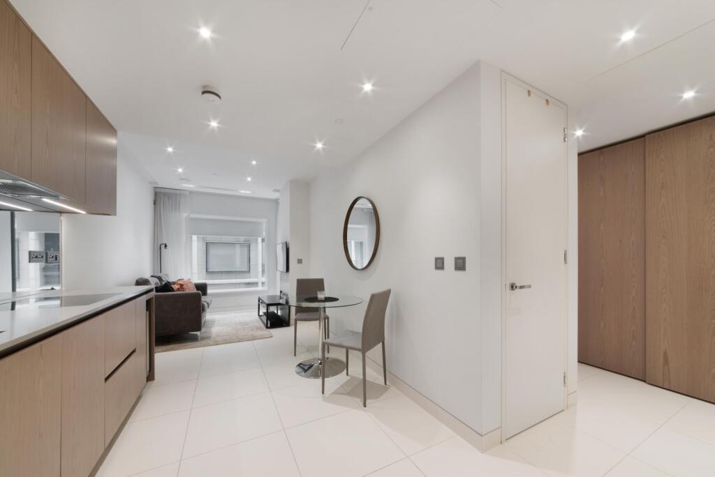 Main image of property: Sugar Quay, Landmark Place, City, EC3R