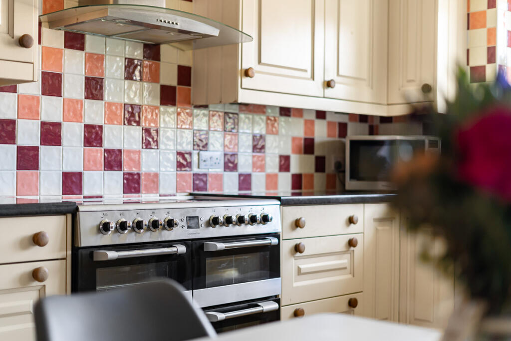 House in Loudwater, Chepping Wycombe - More