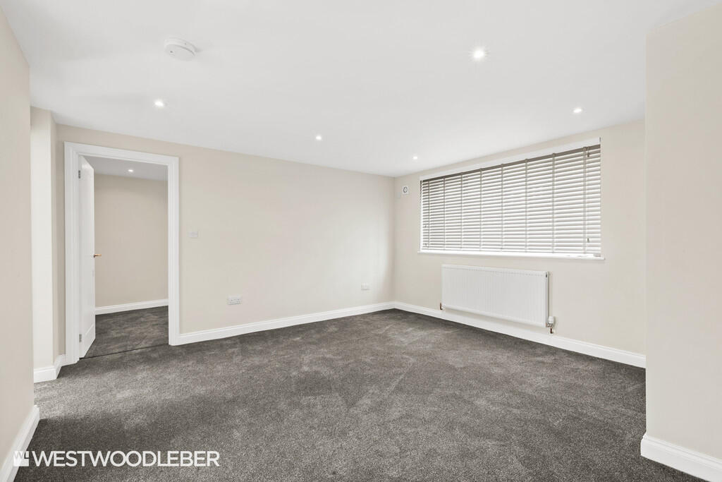 Apartment in Stanstead Abbotts - View 3