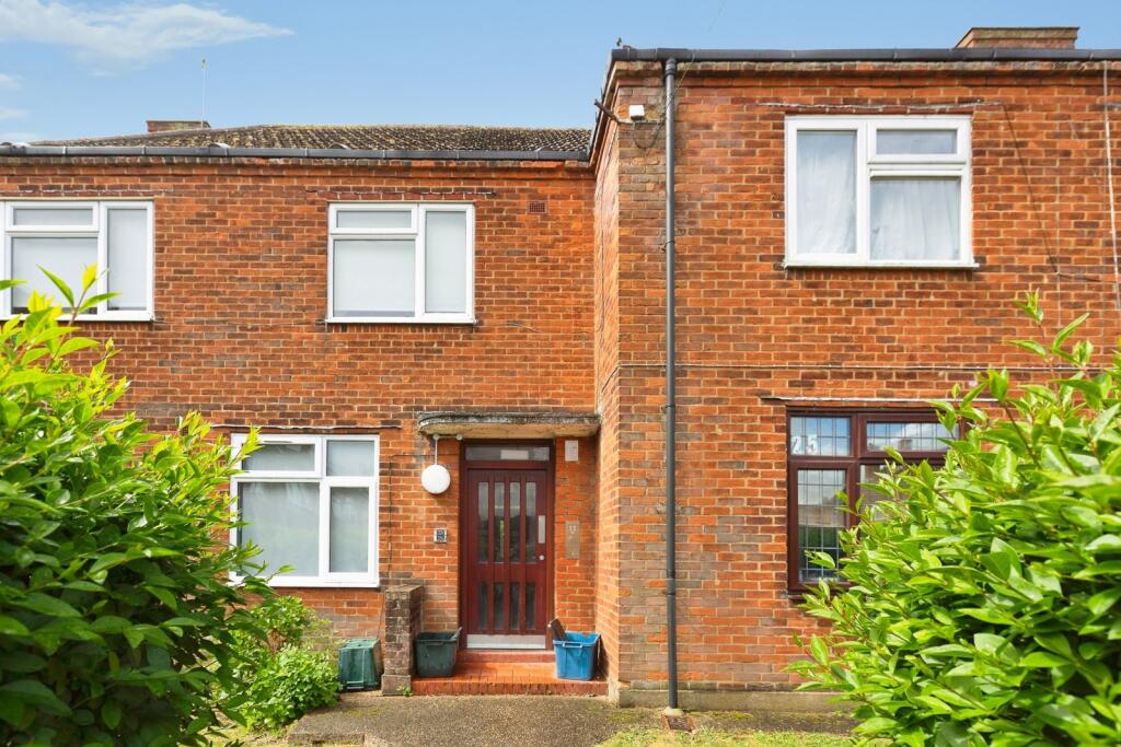 Main image of property: Manford Cross, Chigwell, IG7