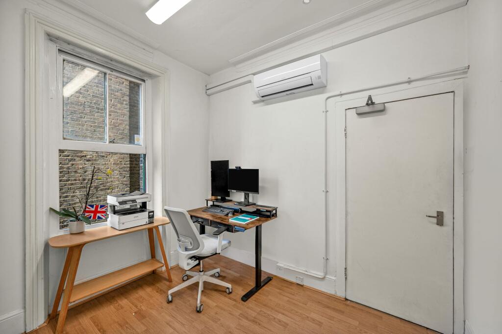 bedroom 5.jpg