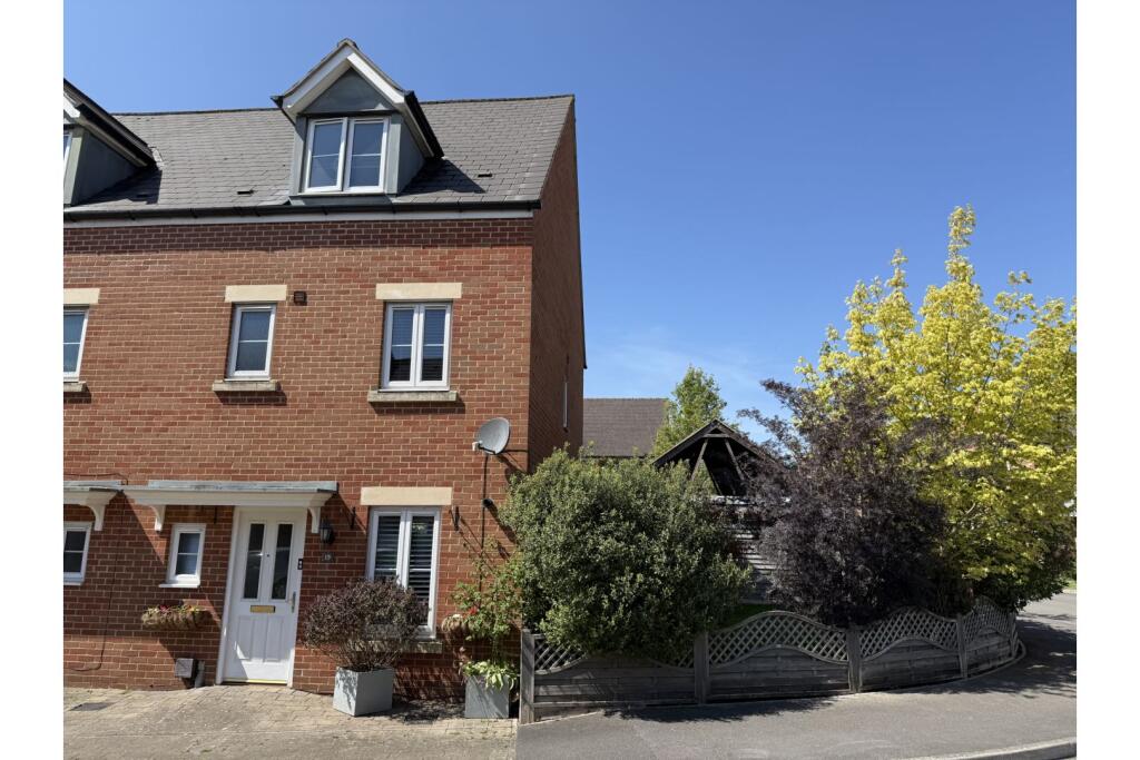 4-bed semi-detached on Sandbourne Road - Haydon End, Swindon, SN25, £350,000