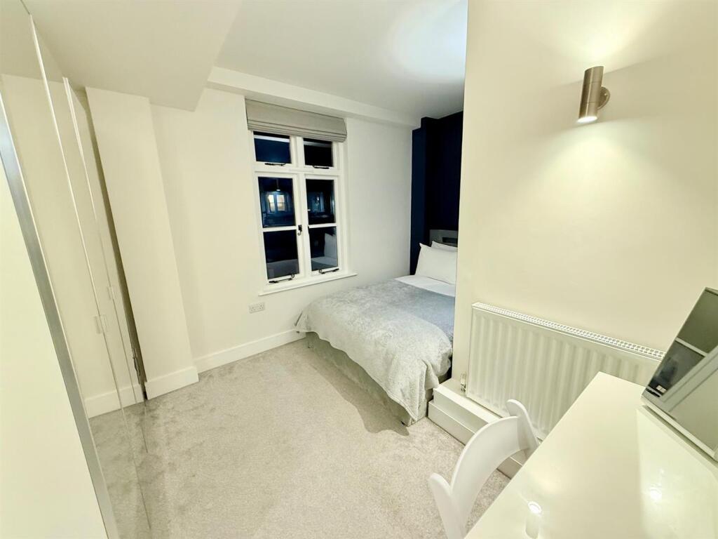 Apartment in Epping Forest, Waltham Abbey - More